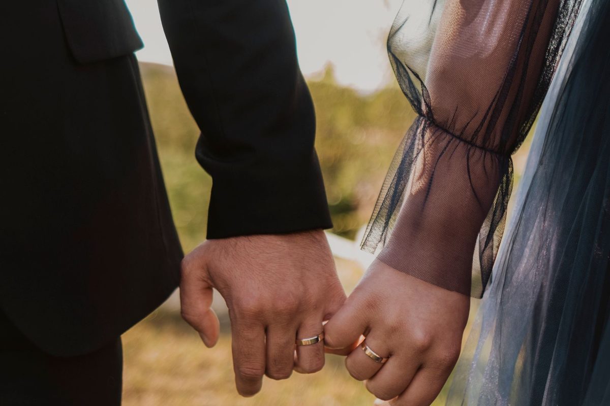 Cómo Invitar a tu Boda por WhatsApp: Guía + Mensajes Listos