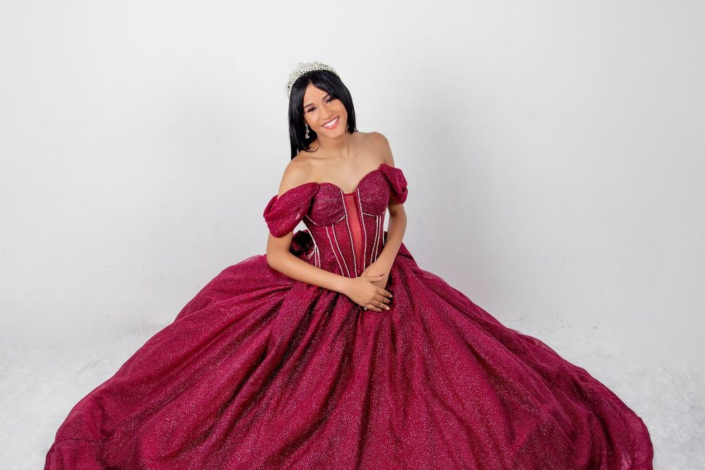 Vestido de XV años en tono vino