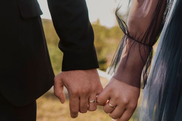 Cómo Invitar a tu Boda por WhatsApp: Guía + Mensajes Listos